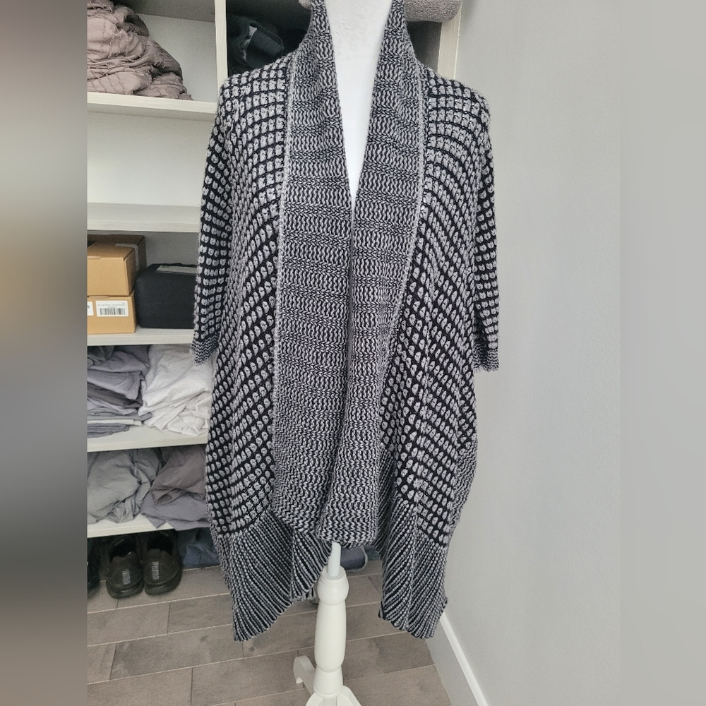 Women's Black and White Knit Sweater Size Small